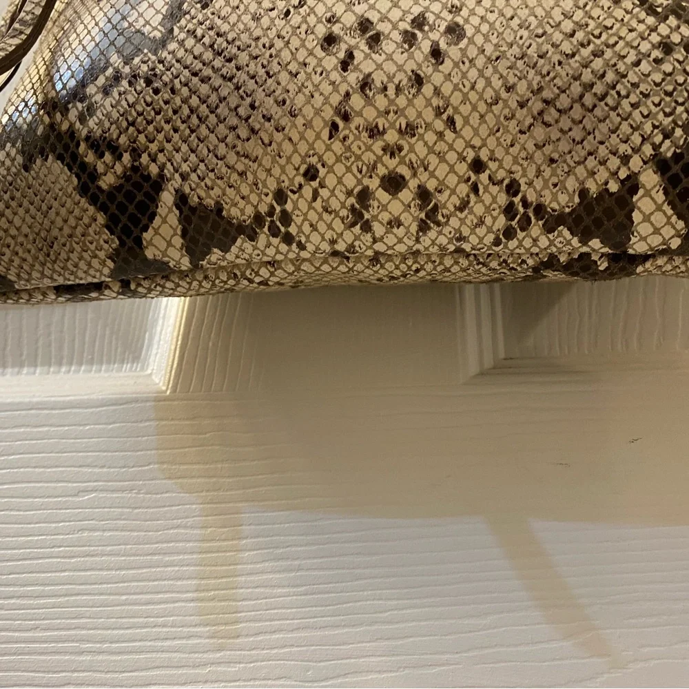 Margot NEW YORK medium Snake skin Crossbody bag in great condition 10 by 8 inch - Picture 8 of 8